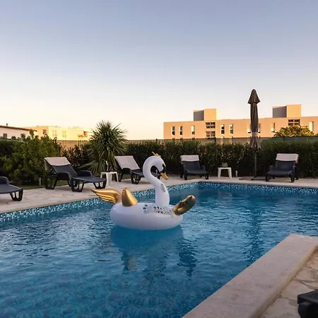 Sunny Garden شقة *