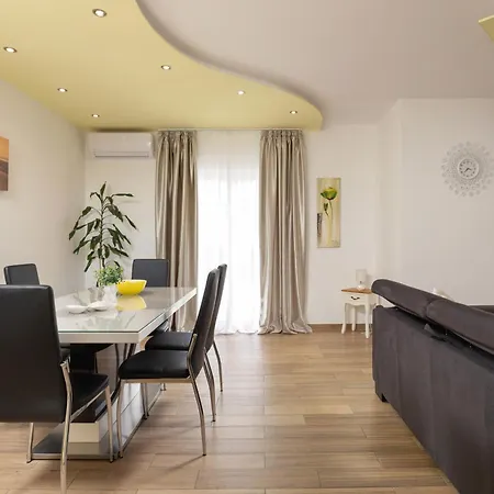 Sunny Garden * Split