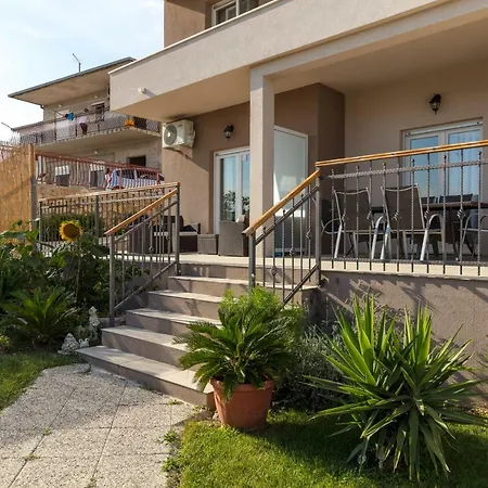 Sunny Garden سبليت