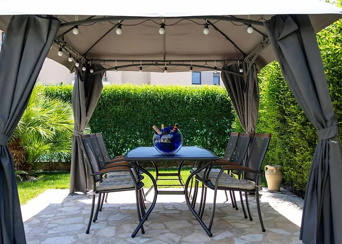 Sunny Garden * Split